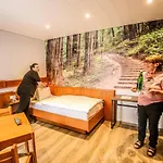 Am Wenzelbach 3* Prüm